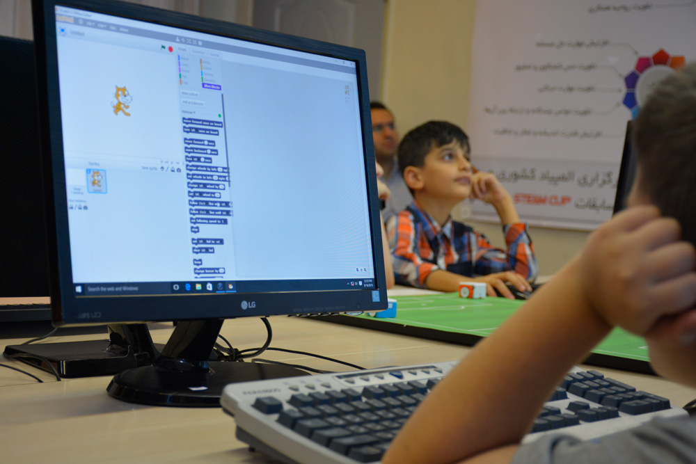 آموزش کد نویسیی با ربات و Scratch